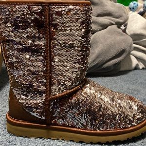Ugg Kids Size 6 Classic Short Sparkles Boots.